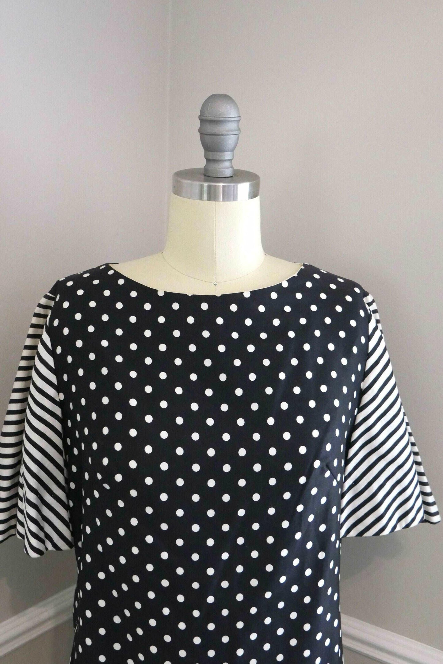 ON SALE Vintage 1960s Polka Dot Blouse / 60s retro button back blouse size S M