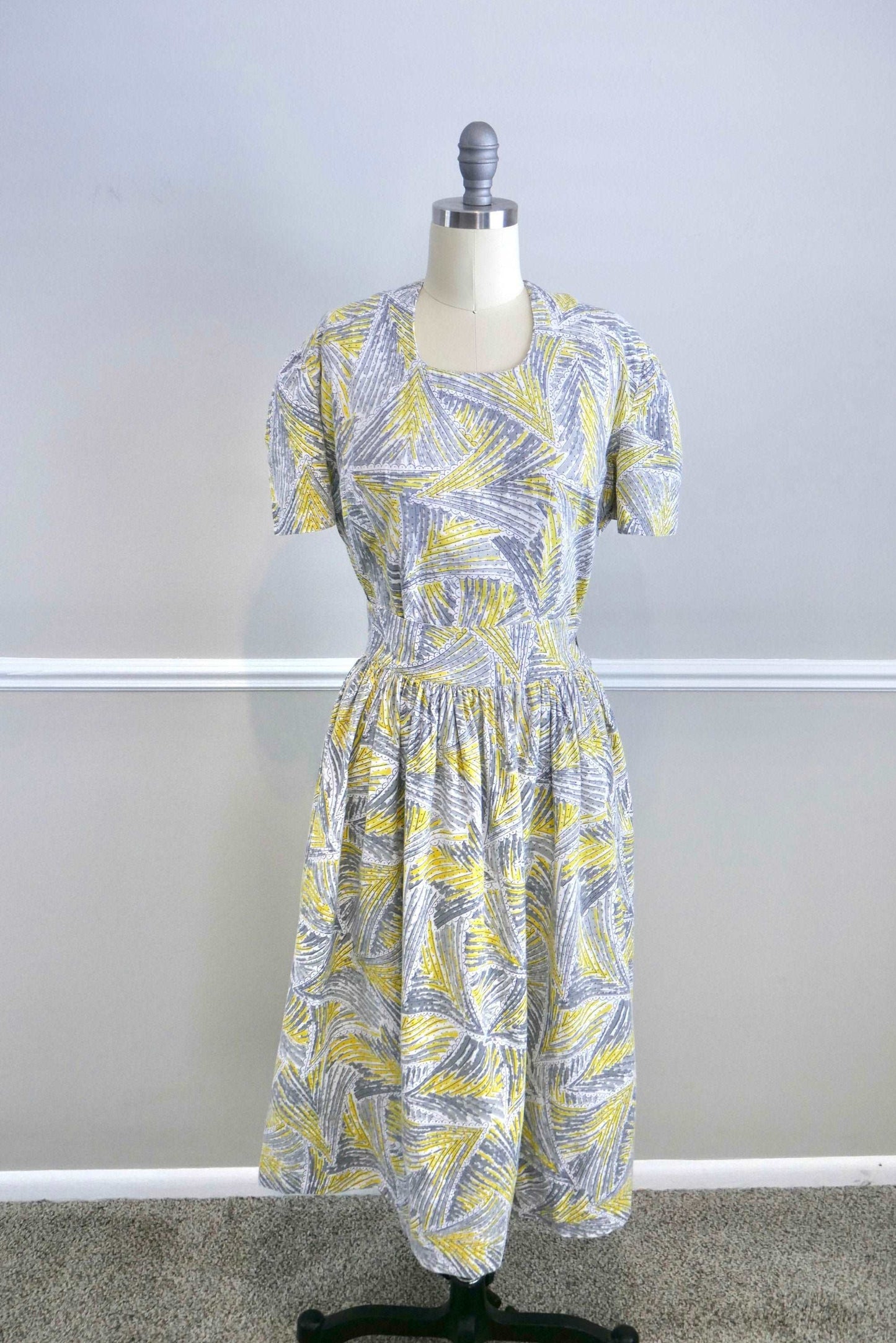 ON SALE Vintage 1940s Novelty Print Puff Sleeve Blouse and Skirt Set / 40s retro cotton full skirt top shirt size S