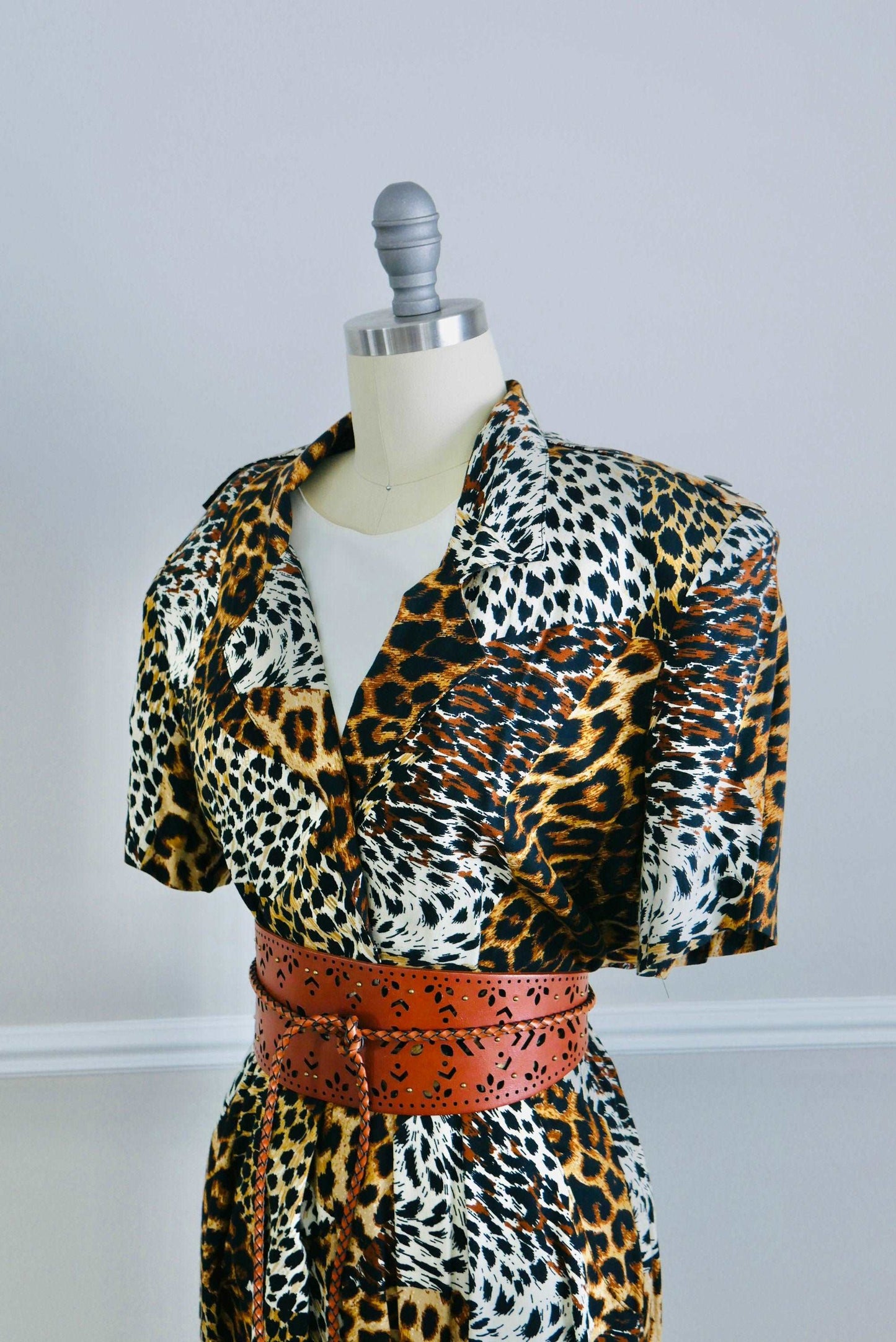 ON SALE Vintage 1980s Leopard Print Dress / 80s retro rayon animal print dress size M