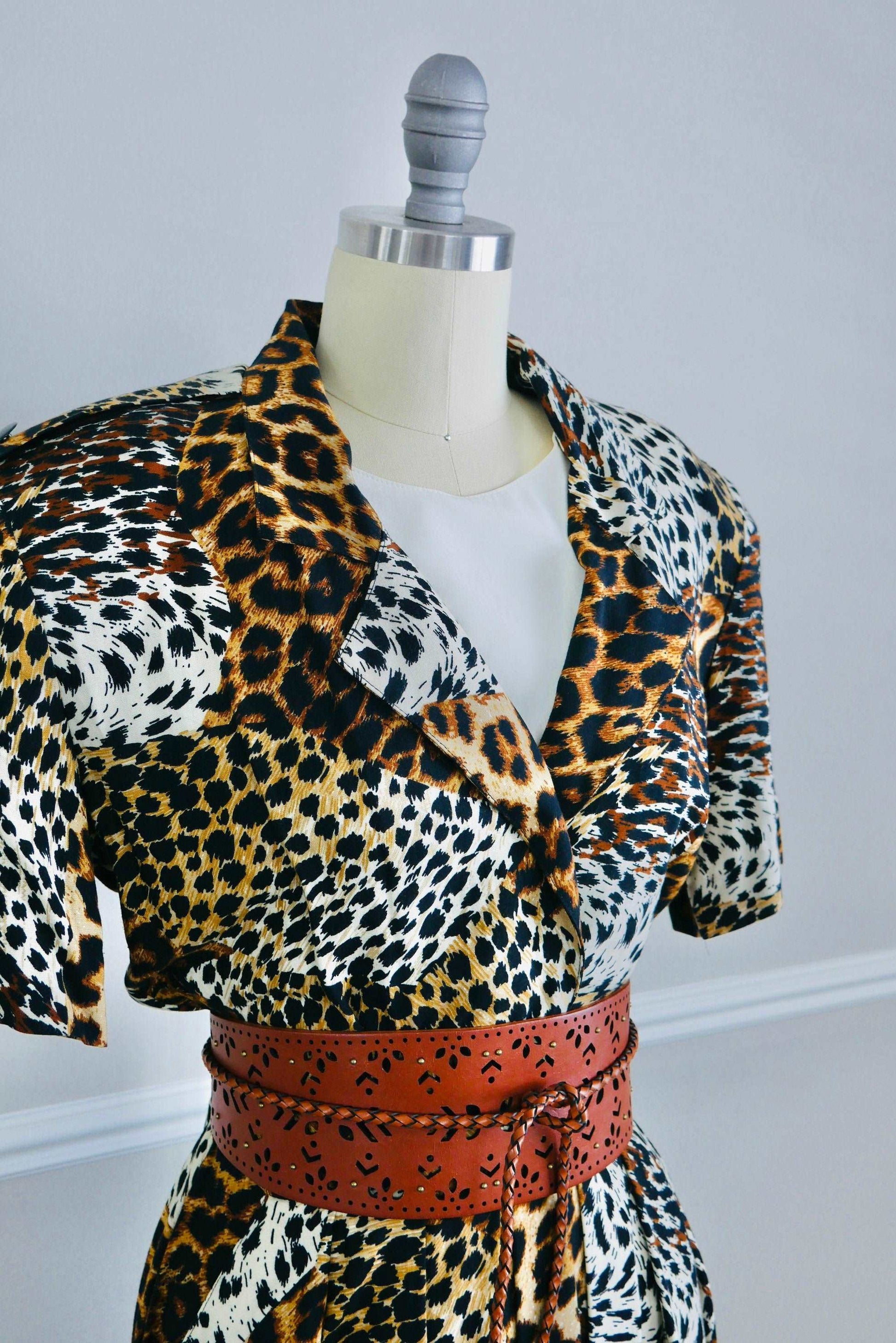 ON SALE Vintage 1980s Leopard Print Dress / 80s retro rayon animal print dress size M