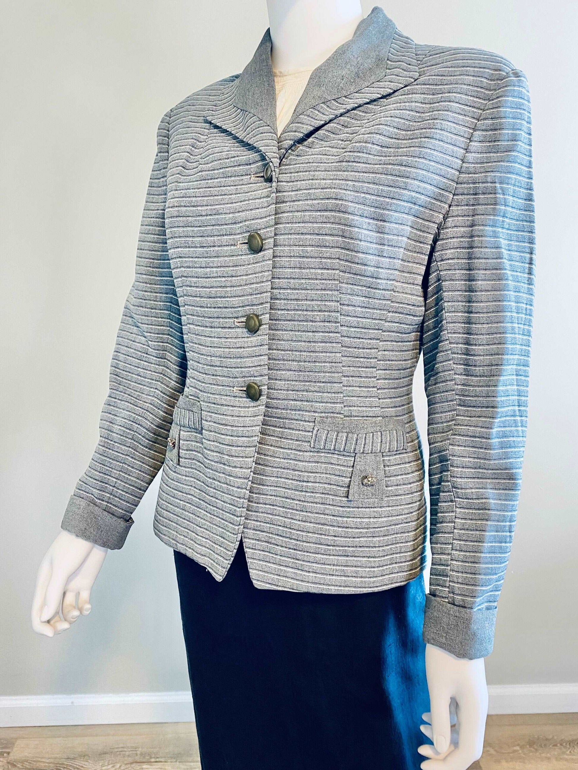 Vintage 1940s Grey Pinstriped Blazer / 40s suit jacket Size S M