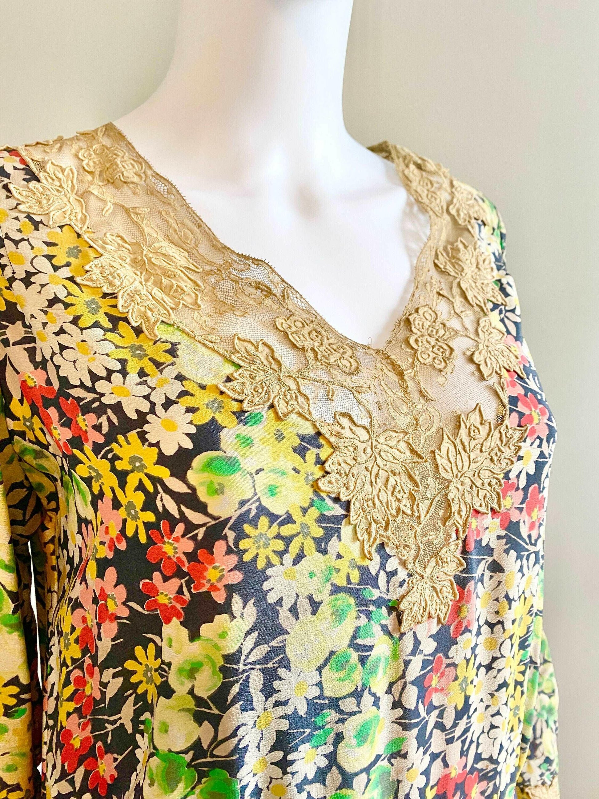 Vintage 1920s Silk Floral Dress / 20s retro day dress with matching purse / Size S