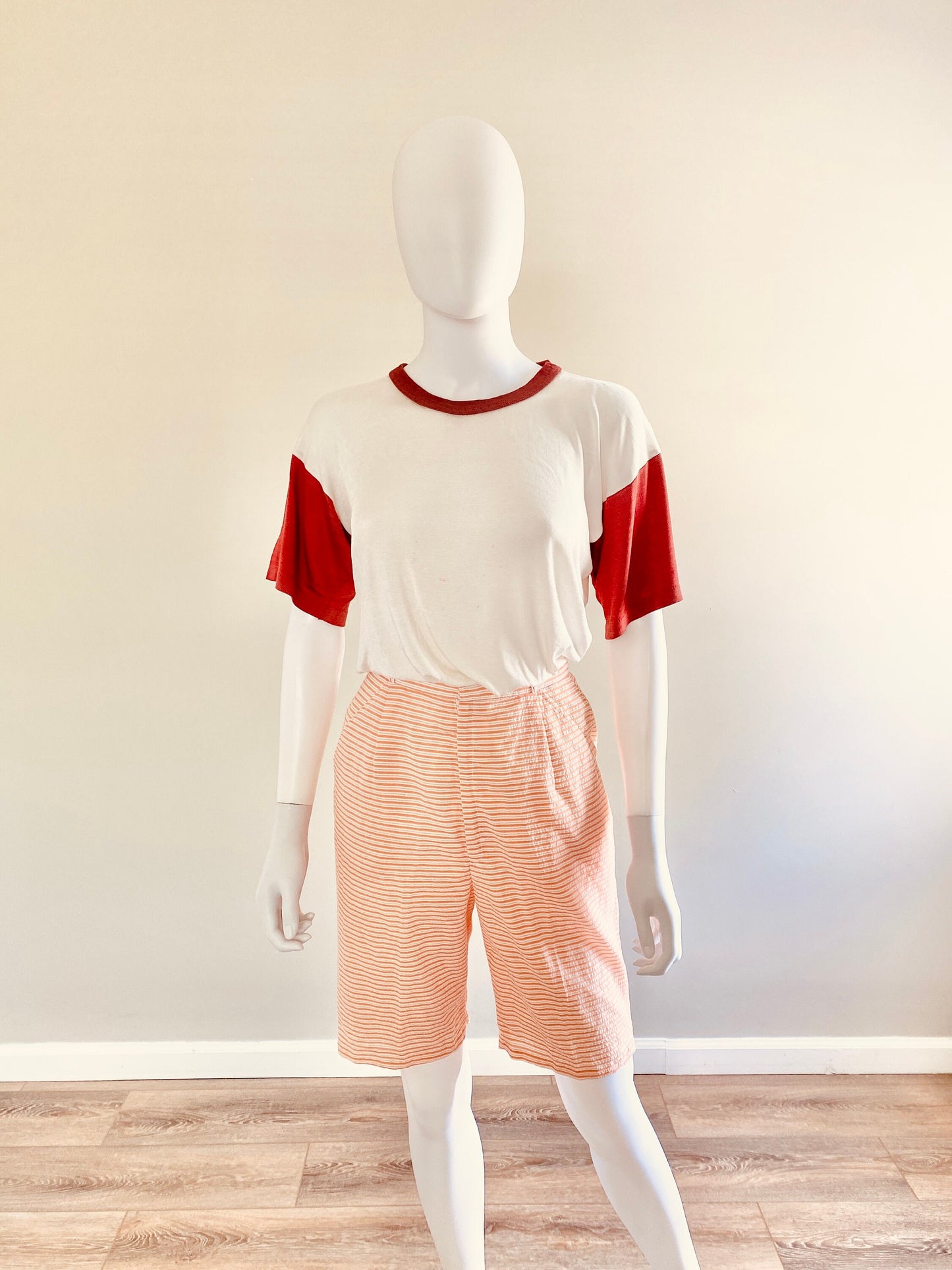 Vintage 1960s Seersucker Orange Striped Shorts / 60s retro Bermuda shorts / Size XS