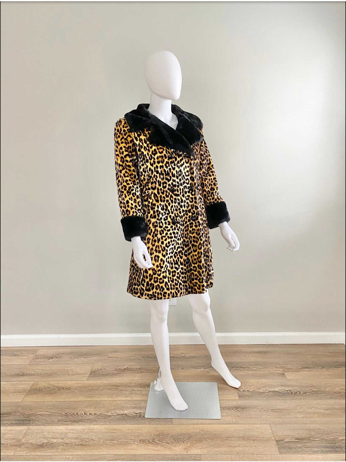 Vintage 1960s Velvet Leopard Print Coat / 60s retro vegan fur coat / size S