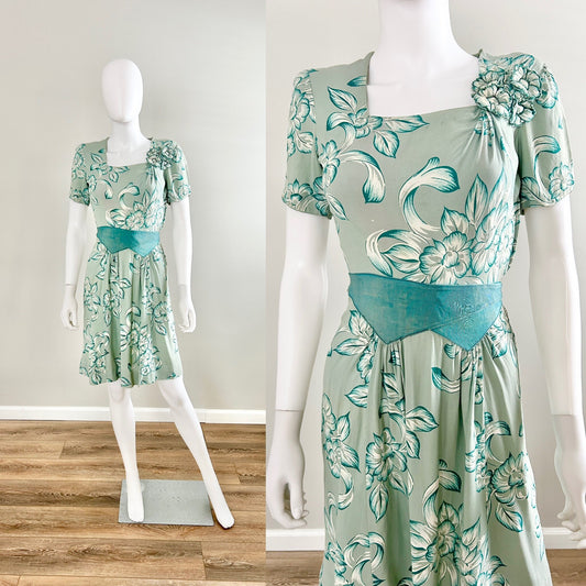 Vintage 1940s Floral Dress / 40s Day Dress / Size XS